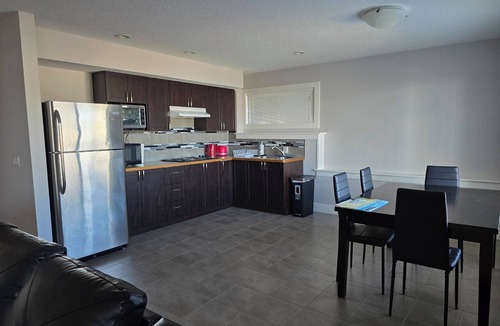 Sage Hill House | Modern Walkout Suite + Private Entry + Self Check-In + NW Calgary