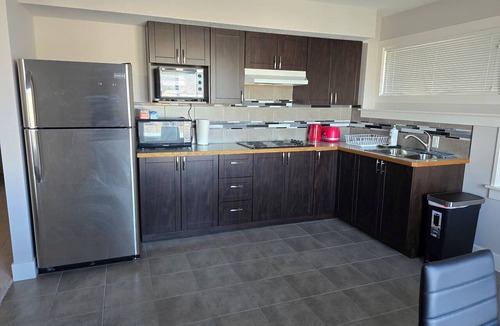 Sage Hill House | Modern Walkout Suite + Private Entry + Self Check-In + NW Calgary