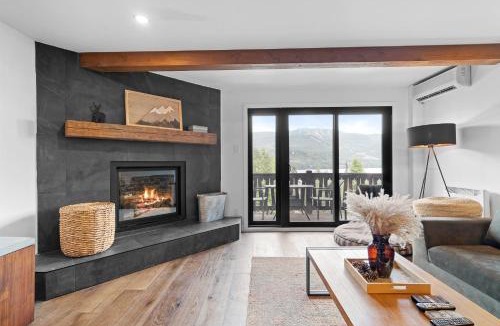 Mont-Tremblant House | Modern Warm Condo with Views of Mont Tremblant