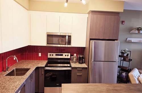 Whitby Condo | Modern Whitby 3 Bedroom Condo, close to the 401, Trafalgar Castle and Toronto!