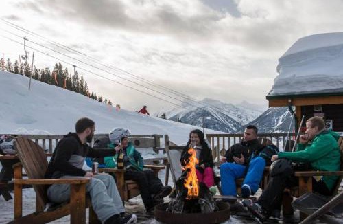 Panorama Apartment | Moguls, Lofted Ski in Ski Out with Hot Tub Access