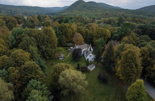 Cornwall House | Mohawk Mountain Retreat - 5 Mins to Skiing