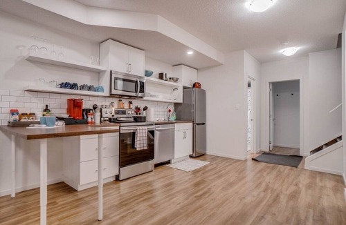 Jasper Place Apartment | Molly - Perfectly located, 5 Min to W Edm Mall!