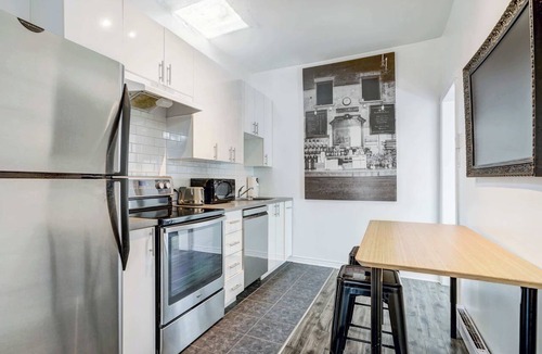 Plateau Mont Royal Apartment | Mont-Royal Apartment Near Cafés & La Fontaine Park