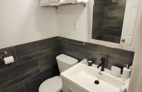 Cote-Des-Neiges—Notre-Dame-De-Grace Apartment | Montreal Rental 4 BRs/2.5 Bathrooms + Parking