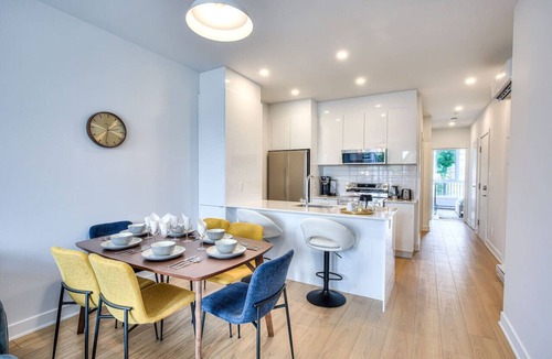Tetreaultville Apartment | Montreal`s Guest Palace in a 2bedroom Apartment