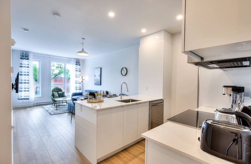 Tetreaultville Apartment | Montreal`s Guest Palace in a 2bedroom Apartment