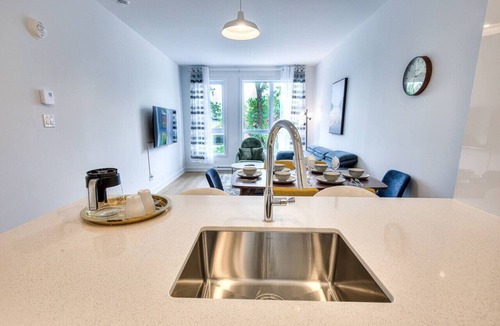 Tetreaultville Apartment | Montreal`s Guest Palace in a 2bedroom Apartment