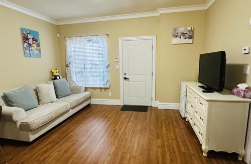 Marpole Villa | Moon rooms