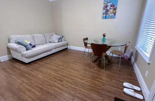 Marpole Villa | Moon rooms