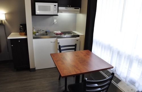 Sudbury Hotel | Moonlight Inn and Suites