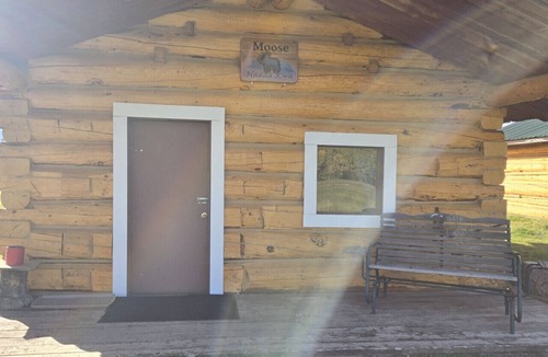 Buckinghorse River Cabin | Moose Cabin at Sikanni Ranch