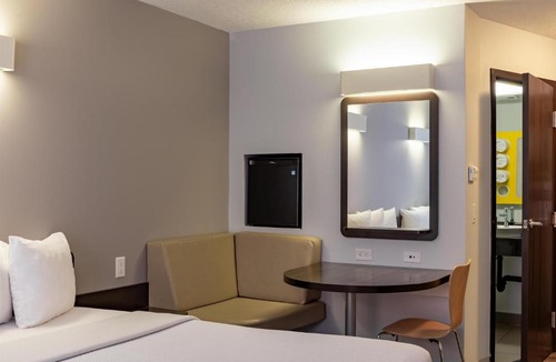 Airdrie Hotel | Motel 6 Airdrie
