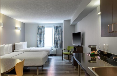 Airdrie Hotel | Motel 6 Airdrie
