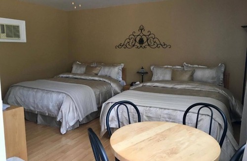 Baie-St-Paul Hotel | Motel Des Cascades: Whirlpool Superior Room
