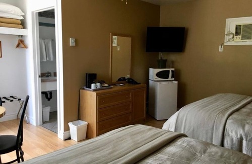 Baie-St-Paul Hotel | Motel Des Cascades: Whirlpool Superior Room