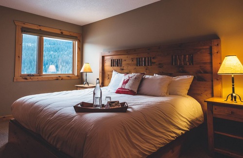 Spray Valley Provincial Park Hotel | Mount Engadine Lodge