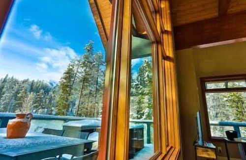 Panorama Ski Chalet | Mount Brewer View Point