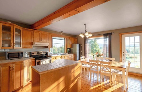 Saint-Leonard-de-Portneuf House | Mountain Chalet: Hot Tub, Fire Pit & Views
