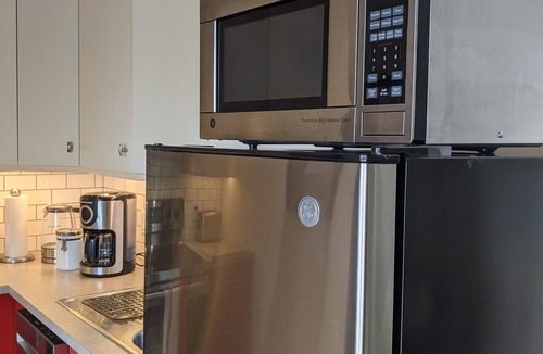 Creston House | Mountain and Valley View Suite with AC