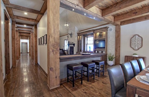 Sainte-Ann-des-Lacs Ski Chalet | Mountain Cottage - Spa, Pool & Poker Room