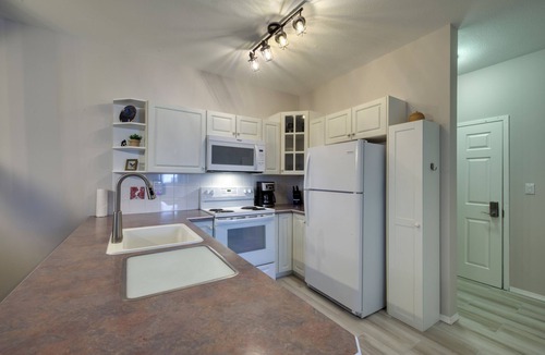 East Kootenay Apartment | Mountain Den King 1 bedroom, sleeps 4: Unit 2005 A