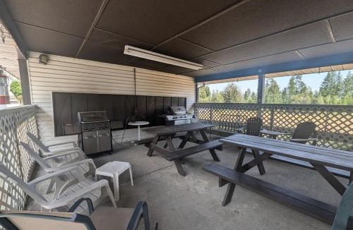 East Kootenay Apartment | Mountain Edge Resort Inn by StayIn