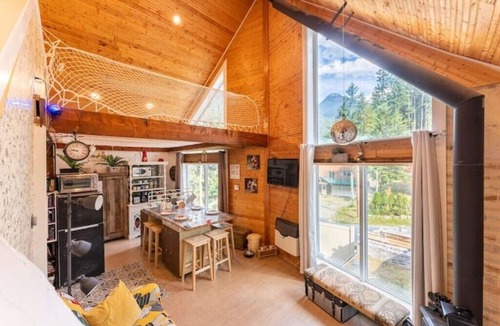 Sunshine Valley Cabin | Mountain Escape Lodge with Sauna