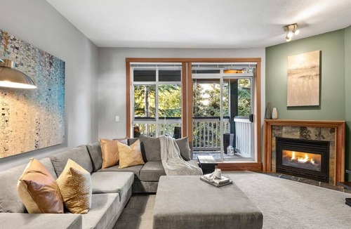 Village North House | Mountain Escape w/Amazing Views | 2 bdr/2bath | free parking | Perfect Location