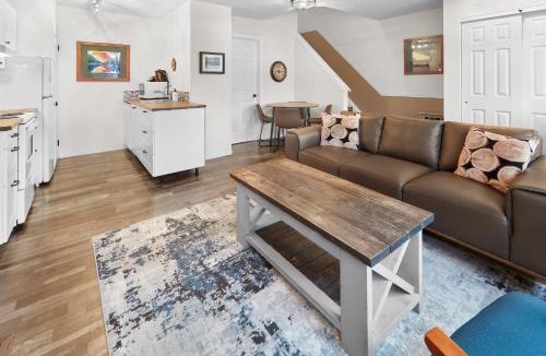 Harvie Heights House | Mountain Gate - Pet Friendly 2BR w Mountain Views and open hot tub