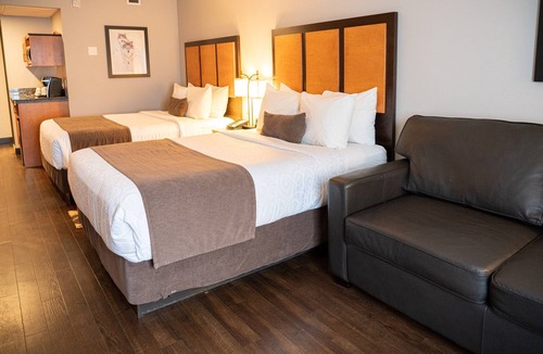 Canmore Hotel | Mountain Getaway with Free Breakfast