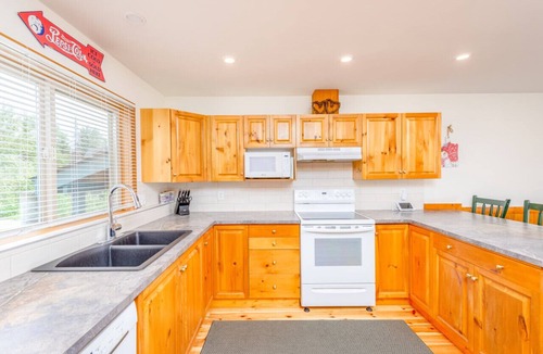 Snow Pine Estates Villa | Mountain Magic: Hot Tub, Games & Ski in/ski out