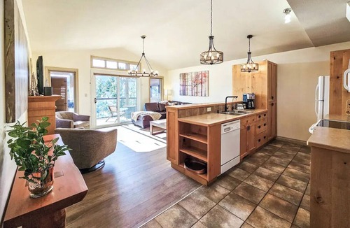 Invermere House | Mountain Retreat: Spacious 3BR Downtown Home