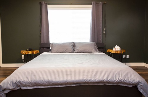 Revelstoke House | Mountain-Side Escape