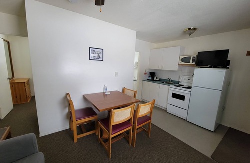 Radium Hot Springs Hotel | Mountain Springs Motel