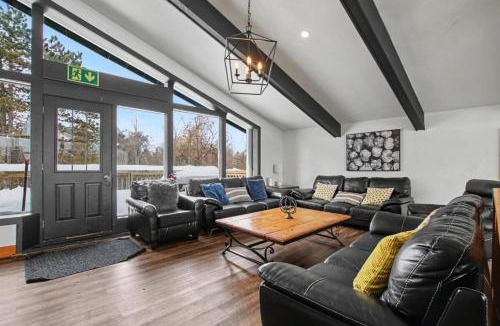 The Blue Mountains Ski Chalet | Mountain Trail-Smart TV-Self Check-In-Full Kitchen-Balcony-BBQ