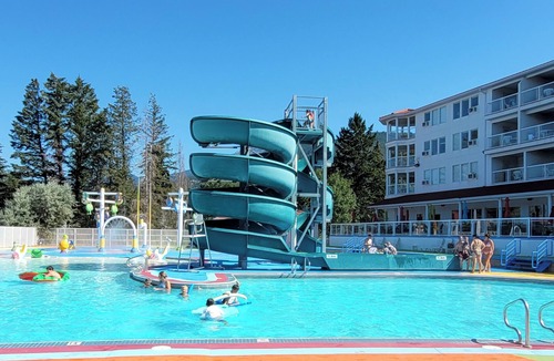 East Kootenay Condo | Mountain View Condo with Sofabed and Aircon
