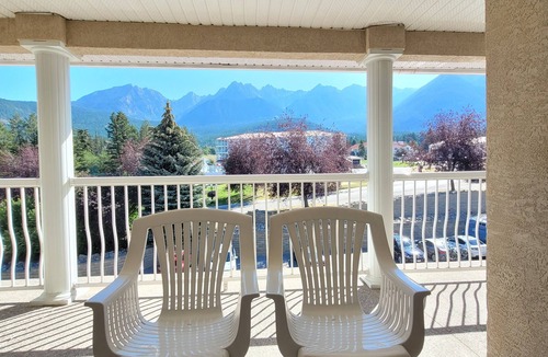 East Kootenay Condo | Mountain View Condo with Sofabed and Aircon