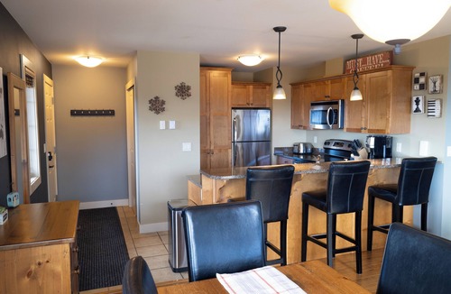 Golden Condo | Mountain View - Hot Tub - Ski In/Out - at Kicking Horse Mountain Resort