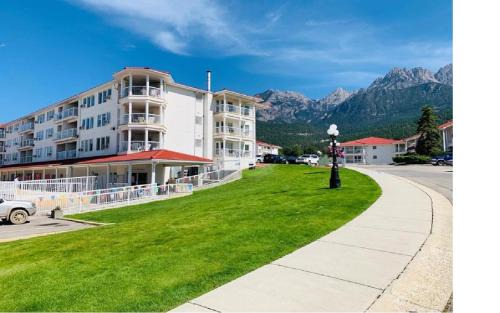 East Kootenay Apartment | Mountain View Suites & Residency at Fairmont Hot Springs