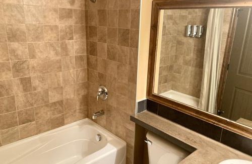 Radium Hot Springs Apartment | Mountain View Retreat