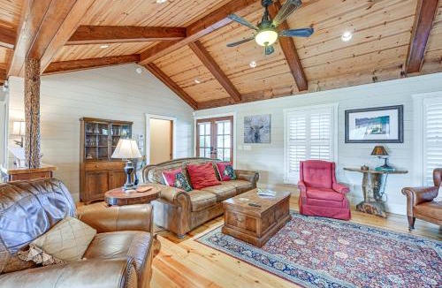 Dillard House | Mountain-View Georgia Cabin w/2 Decks