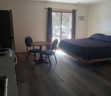 Smithers Hotel | Mountain View Motel