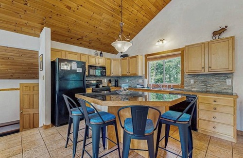 Jackson Ski Chalet | Mountain view private chalet close to ski, golf & Storyland