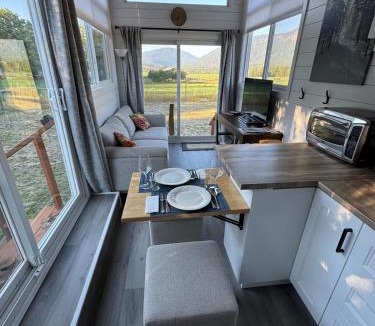 Central Kootenay House | Mountain View Retreat