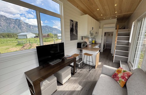 Creston House | Mountain View Retreat