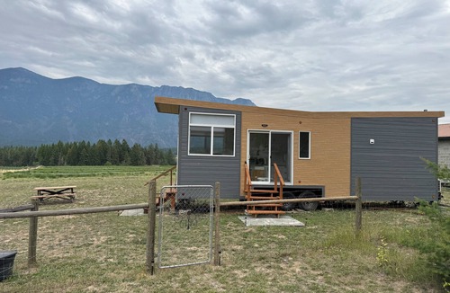 Creston House | Mountain View Retreat