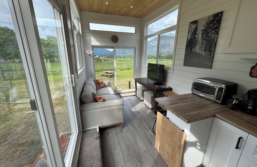 Creston House | Mountain View Retreat