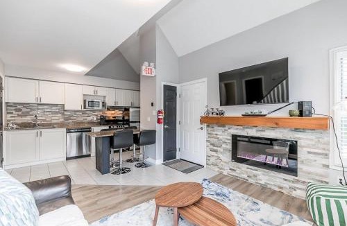 Craigleith House | Mountain View Ski-In-Out Pool Shuttle to Blue