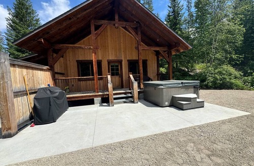 Golden Cabin | Mountaineer Creekside Cabin - Private Hot Tub